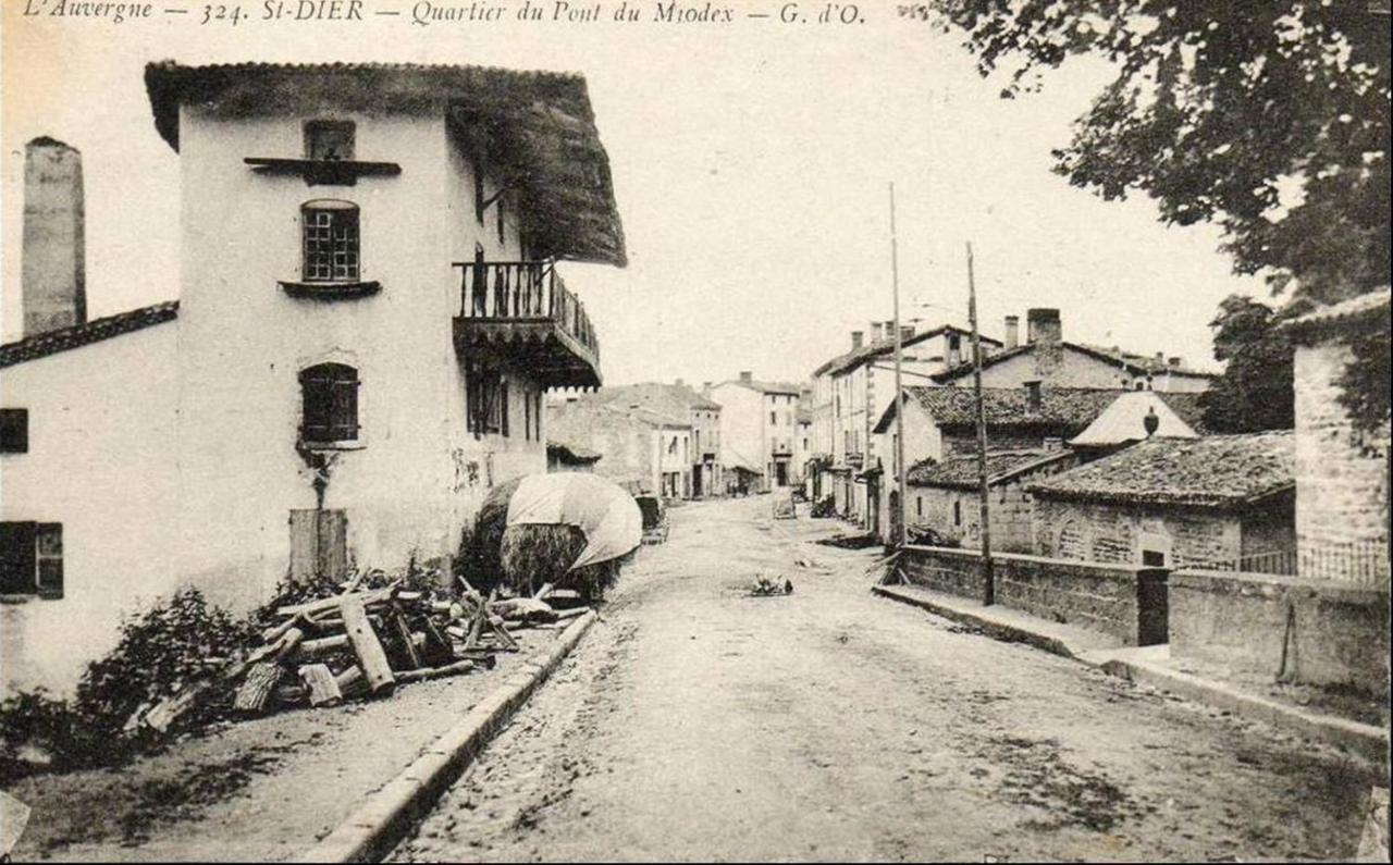 L'Ancien Relais De Poste*** Villa Saint-Dier-d'Auvergne Exterior photo